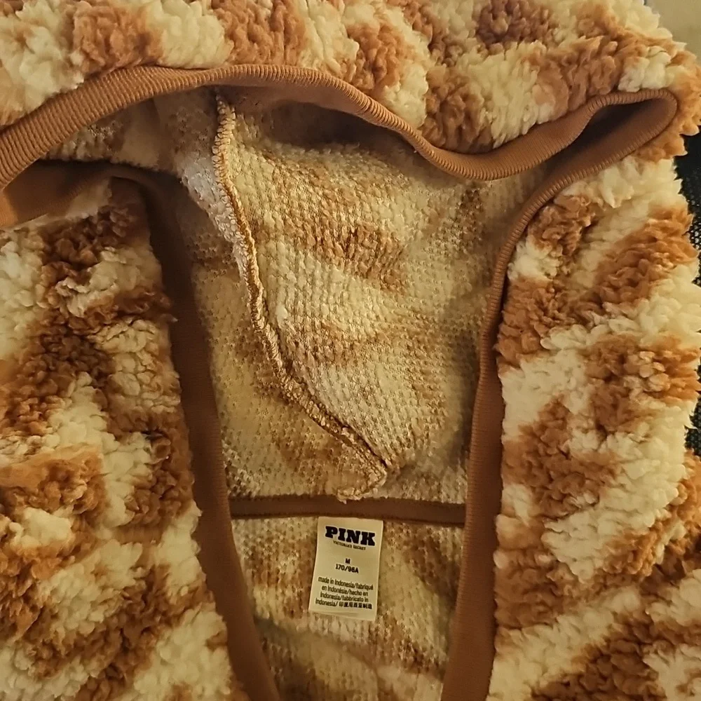 PINK Tan and Cream Fleece Pullover Size M NWOT - Picture 2 of 5